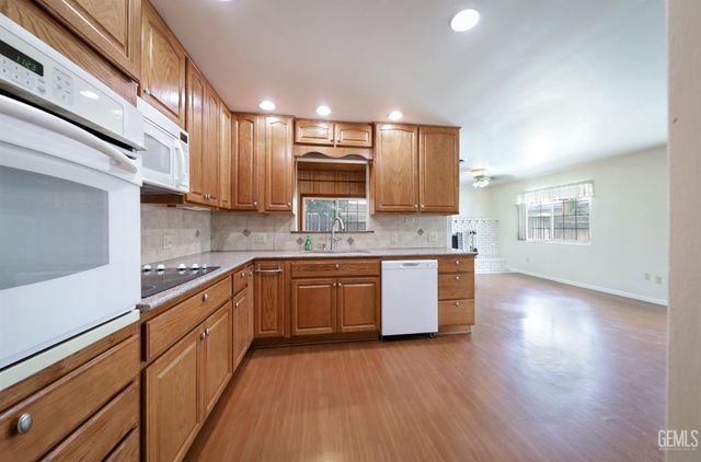 3008 Doris Lane, Bakersfield, CA 93304