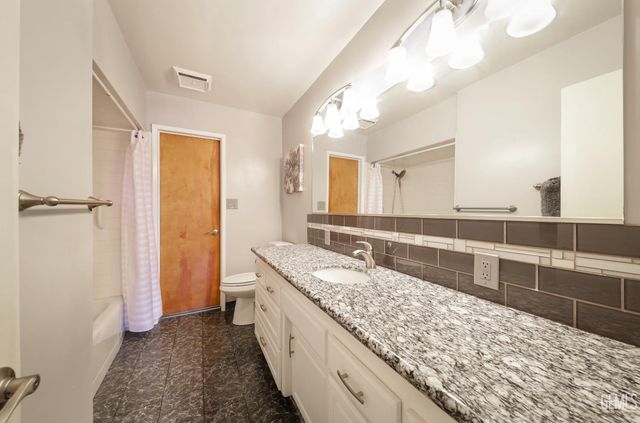 3008 Doris Lane, Bakersfield, CA 93304