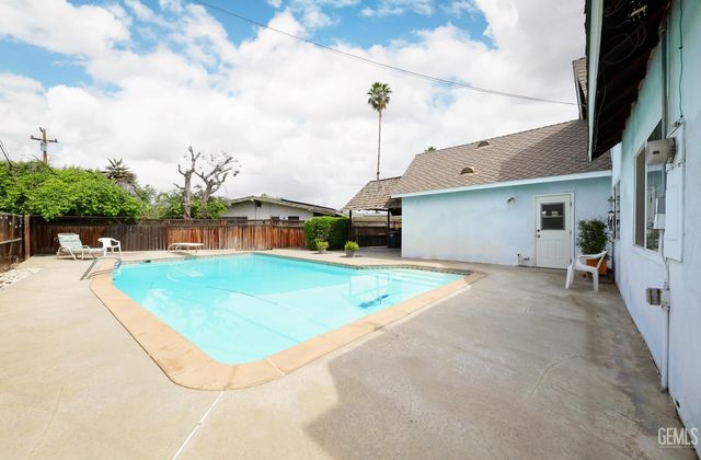 3008 Doris Lane, Bakersfield, CA 93304