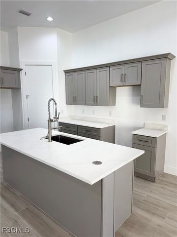 2104 NE 16th TER, Cape Coral, FL 33909