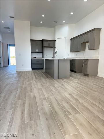 2104 NE 16th TER, Cape Coral, FL 33909