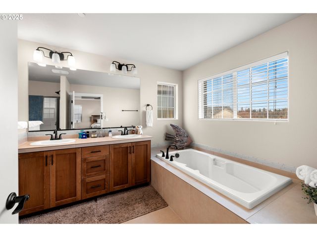 28723 Sw SERENITY Way, Wilsonville, OR 97070