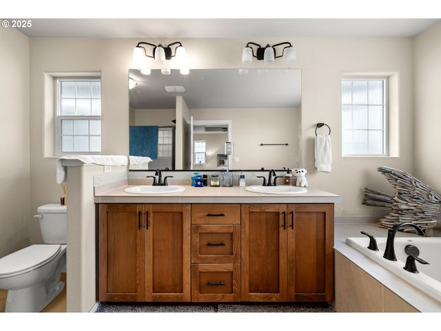 28723 Sw SERENITY Way, Wilsonville, OR 97070