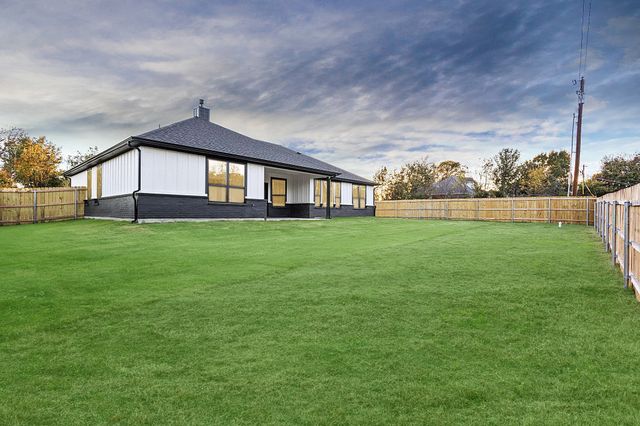 4605 Dripping Springs Road, Sherman, TX 75090