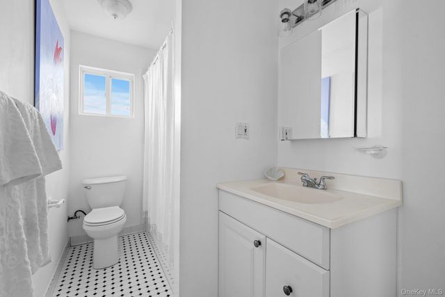 654A Dune Road, Westhampton Dunes, NY 11978