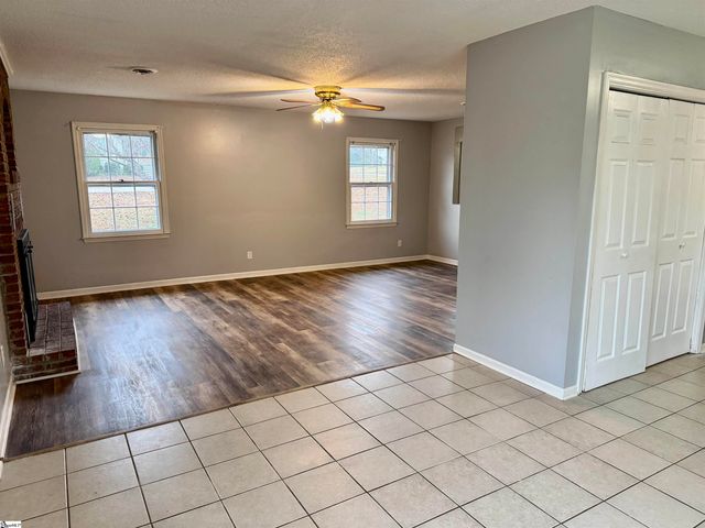 228 Greenridge Drive, Moore, SC 29369