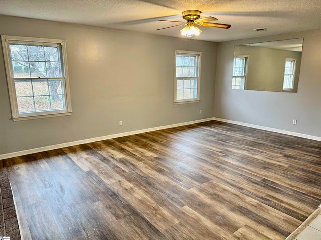 228 Greenridge Drive, Moore, SC 29369