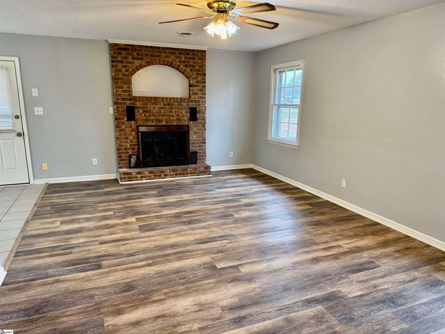 228 Greenridge Drive, Moore, SC 29369