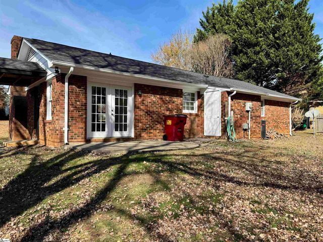 228 Greenridge Drive, Moore, SC 29369