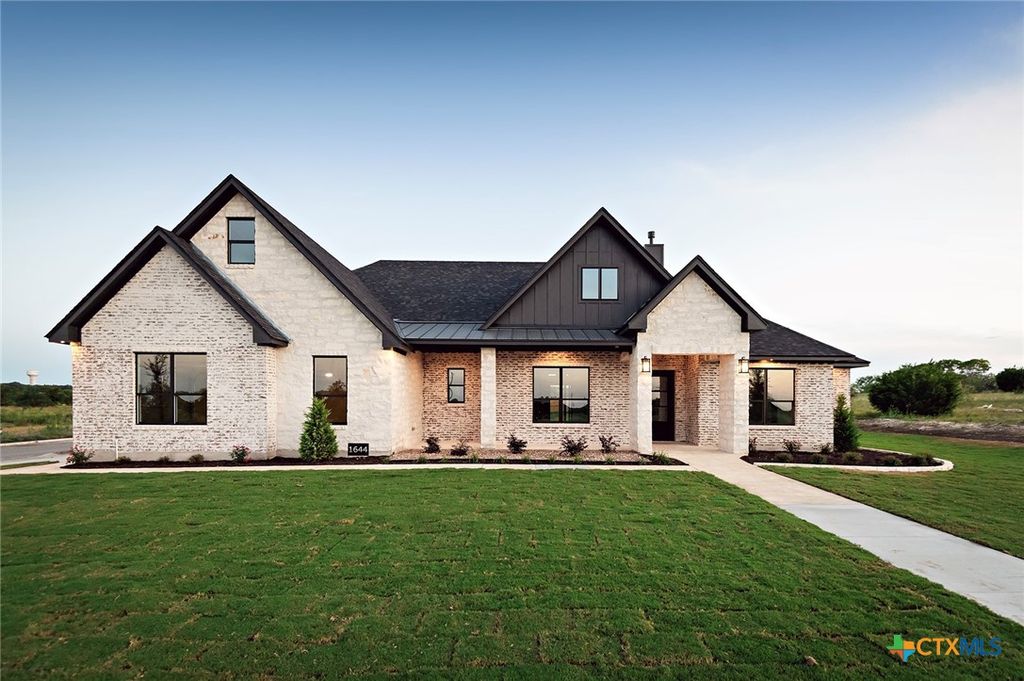 1644 Hunt Dr., Salado, TX 76571