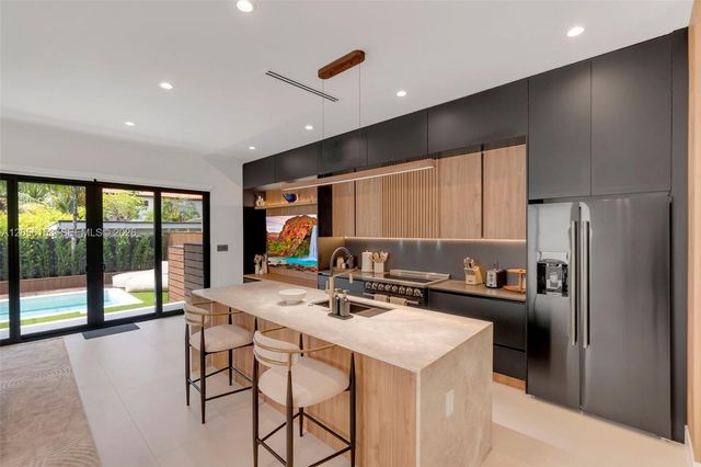 3011 SW 27th St 1, Miami, FL 33133