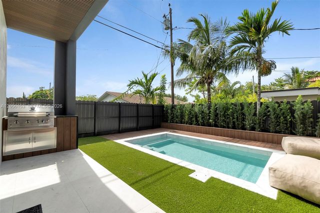3011 SW 27th St 1, Miami, FL 33133
