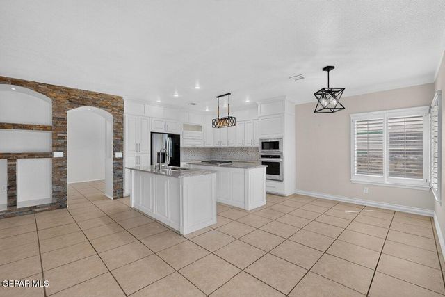 413 EMERALD SHORE Lane, El Paso, TX 79928