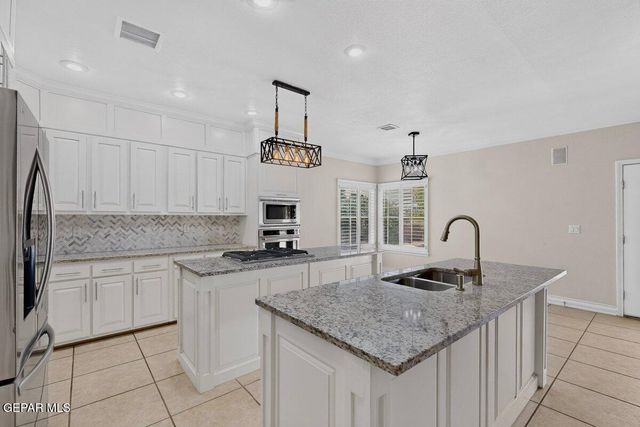 413 EMERALD SHORE Lane, El Paso, TX 79928