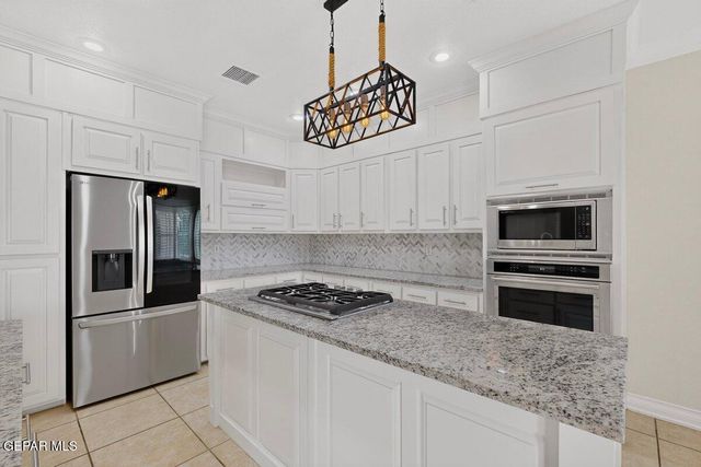 413 EMERALD SHORE Lane, El Paso, TX 79928