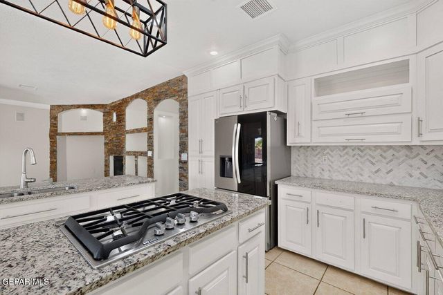 413 EMERALD SHORE Lane, El Paso, TX 79928