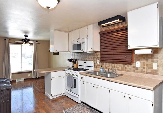 6800 243rd AVENUE, Salem, WI 53168