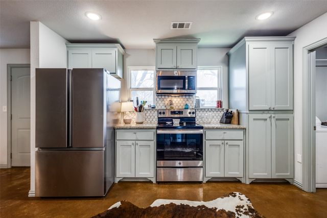 409 W Johnson Street, Denison, TX 75020