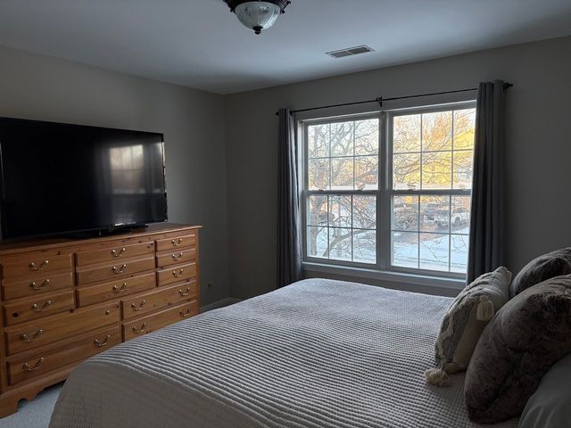 1267 Derby Lane, Mundelein, IL 60060