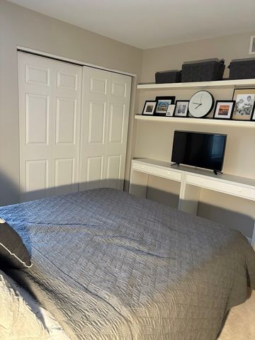 1267 Derby Lane, Mundelein, IL 60060