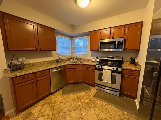 1267 Derby Lane, Mundelein, IL 60060