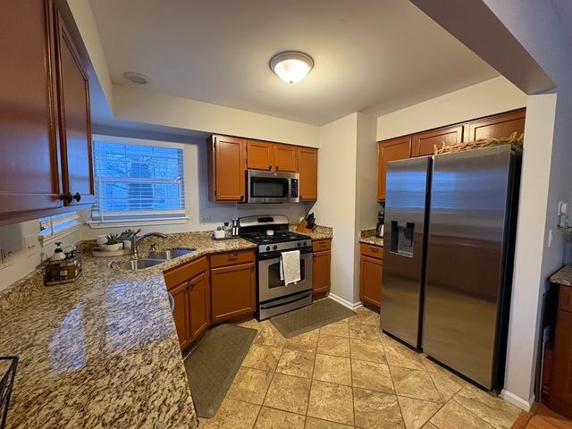 1267 Derby Lane, Mundelein, IL 60060