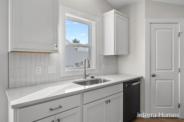 323 Hickory Valley Drive, Kalamazoo, MI 49009