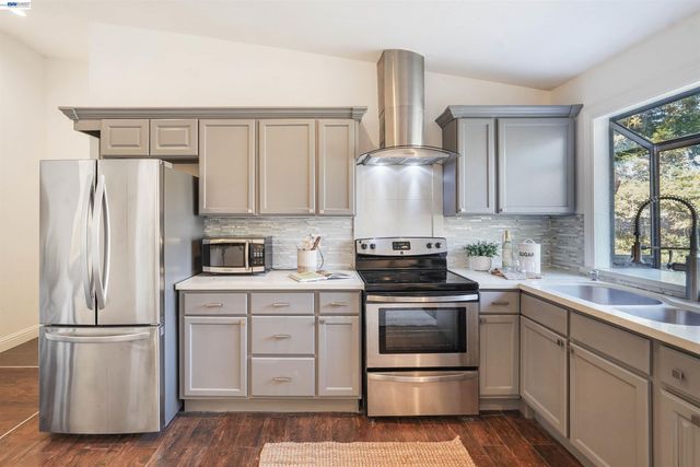 232 Race St, San Jose, CA 95126