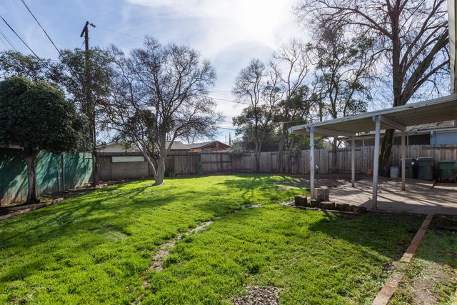 5852 N Haven Dr, North Highlands, CA 95660