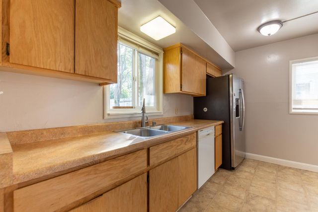 5852 N Haven Dr, North Highlands, CA 95660