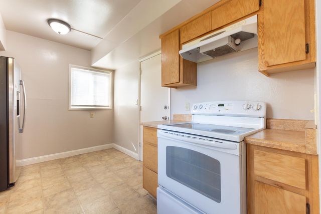 5852 N Haven Dr, North Highlands, CA 95660