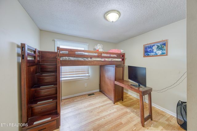 125 S Fowler Circle, Clinton, TN 37716