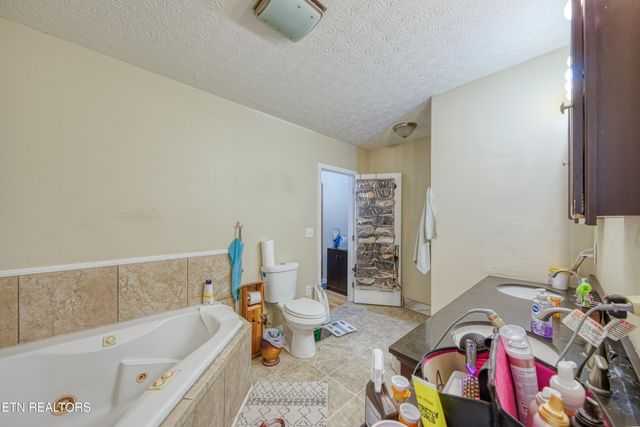 125 S Fowler Circle, Clinton, TN 37716