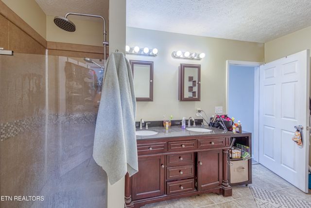 125 S Fowler Circle, Clinton, TN 37716