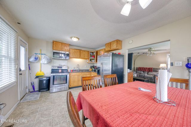 125 S Fowler Circle, Clinton, TN 37716