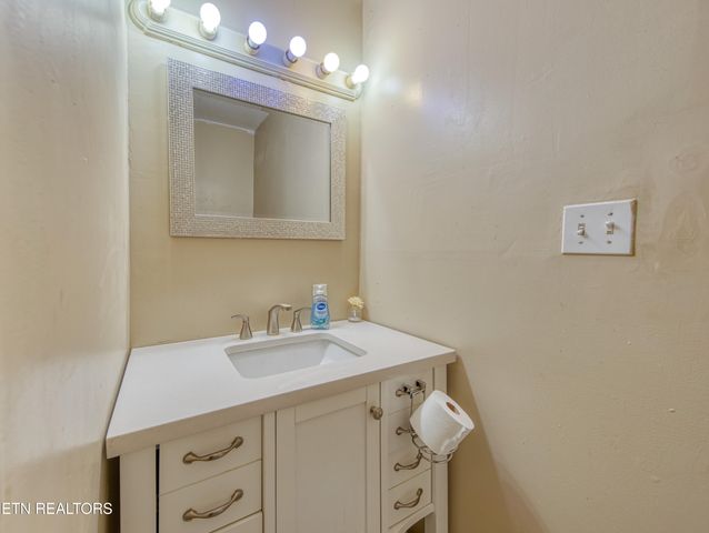125 S Fowler Circle, Clinton, TN 37716