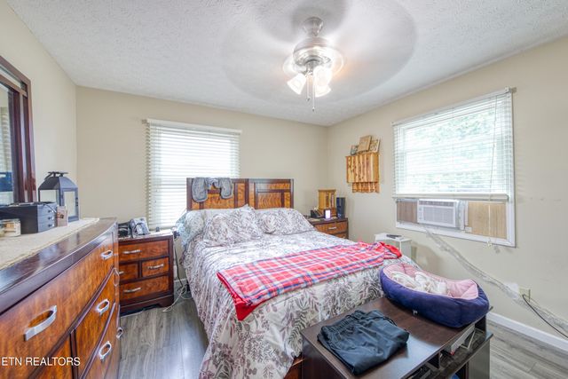 125 S Fowler Circle, Clinton, TN 37716