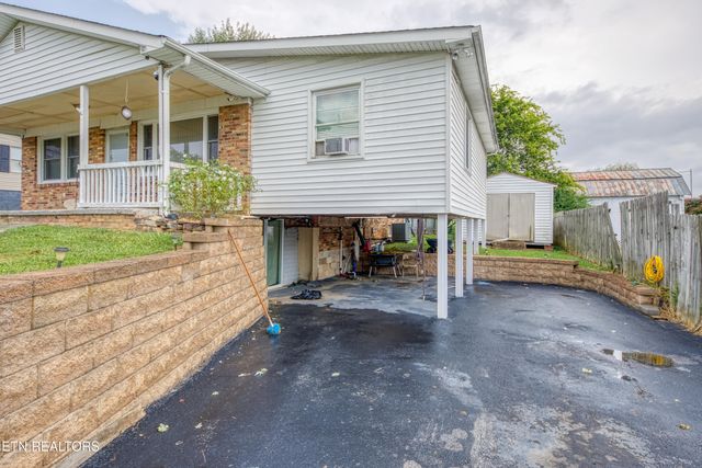 125 S Fowler Circle, Clinton, TN 37716