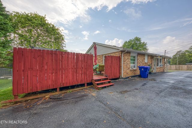 125 S Fowler Circle, Clinton, TN 37716