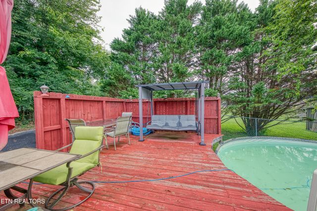 125 S Fowler Circle, Clinton, TN 37716