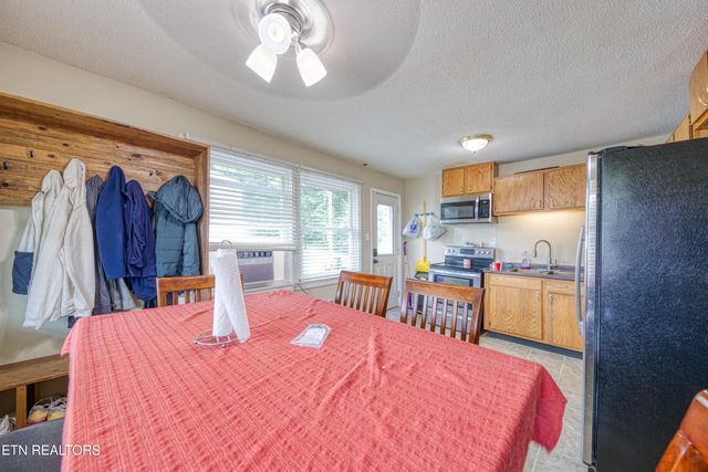 125 S Fowler Circle, Clinton, TN 37716
