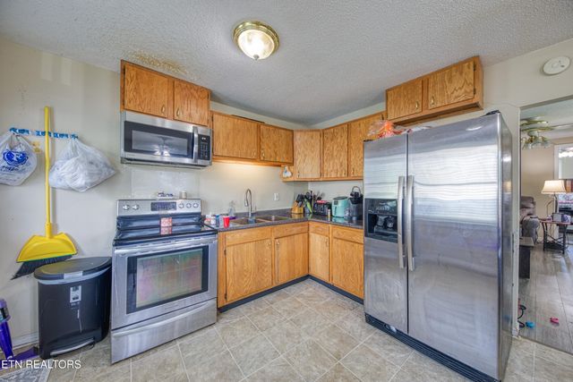 125 S Fowler Circle, Clinton, TN 37716