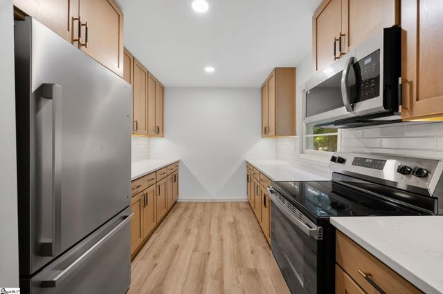 13 Bedford Lane, Taylors, SC 29687