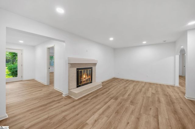 13 Bedford Lane, Taylors, SC 29687