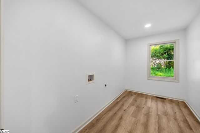 13 Bedford Lane, Taylors, SC 29687