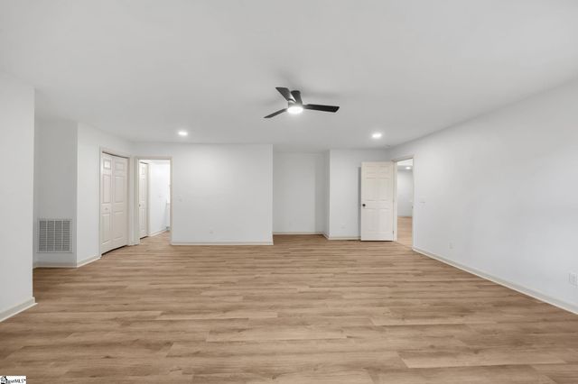 13 Bedford Lane, Taylors, SC 29687