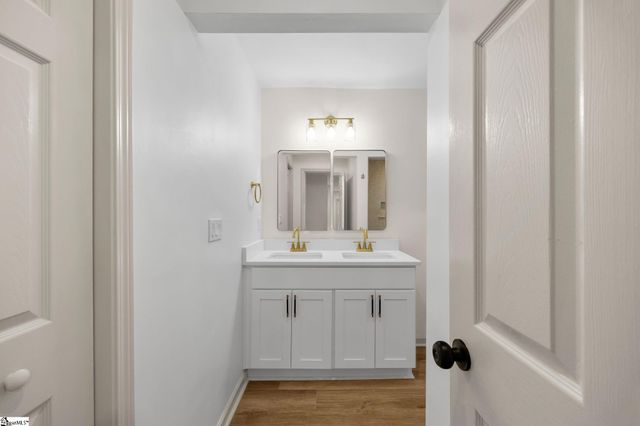 13 Bedford Lane, Taylors, SC 29687