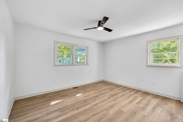 13 Bedford Lane, Taylors, SC 29687