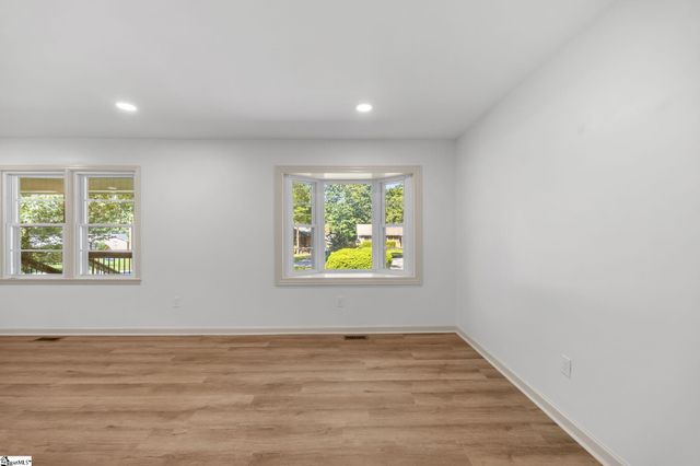 13 Bedford Lane, Taylors, SC 29687