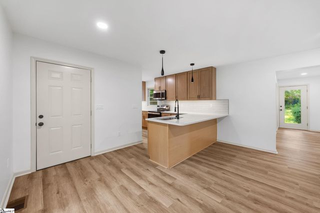 13 Bedford Lane, Taylors, SC 29687